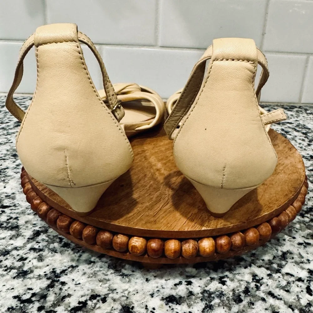 NWOB Lauren Ralph Lauren Tan Wedge‎ Sandals